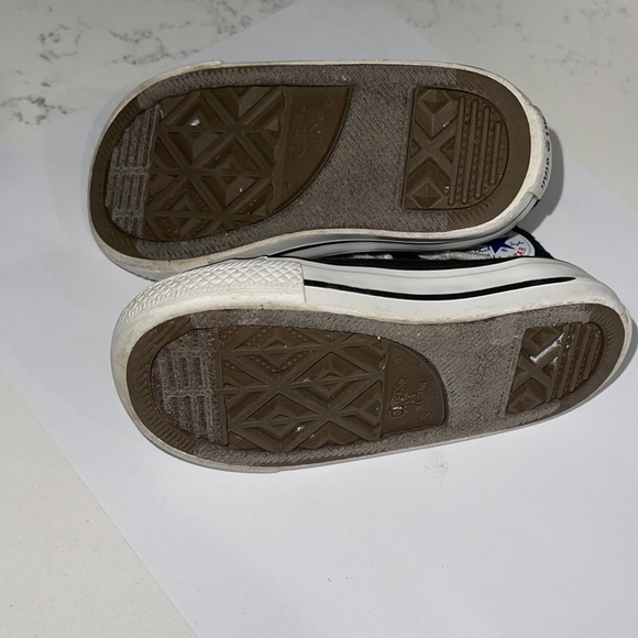 Converse toddler size 5 chuck taylor - Picture 3 of 3